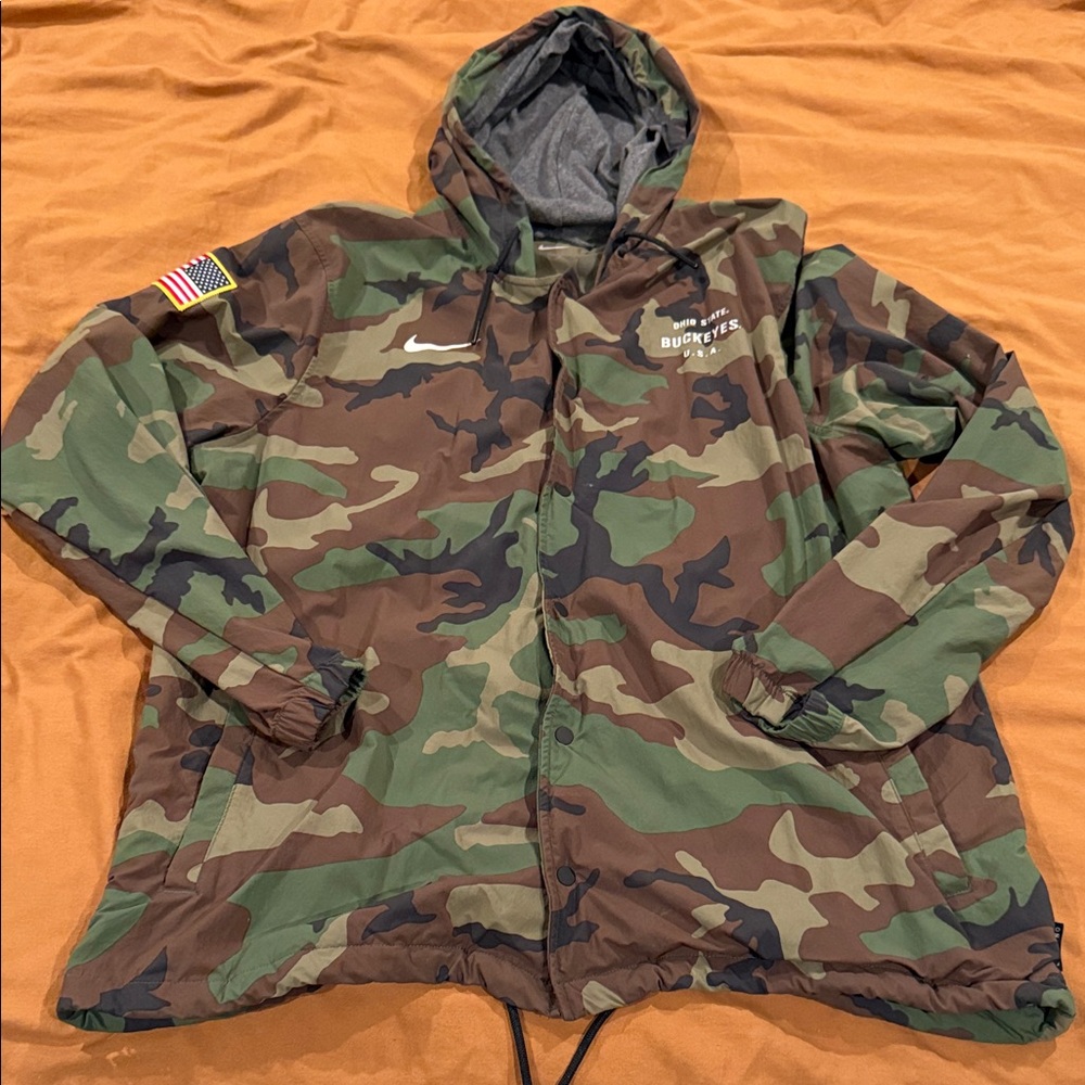 Nike Camo Hooded Jacket with Logo XL